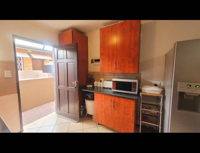 2 BEDROOM APARTMENT TO LET IN ALBERTSDAL